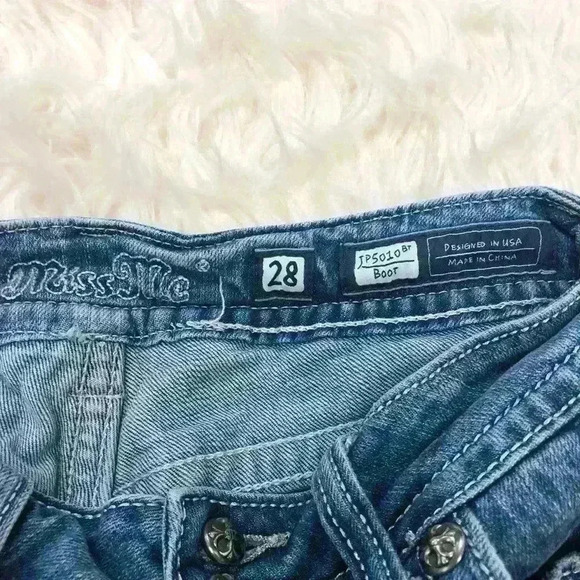 Miss Me Denim Women’s 28” Waist Shorts Pants - Picture 8 of 12